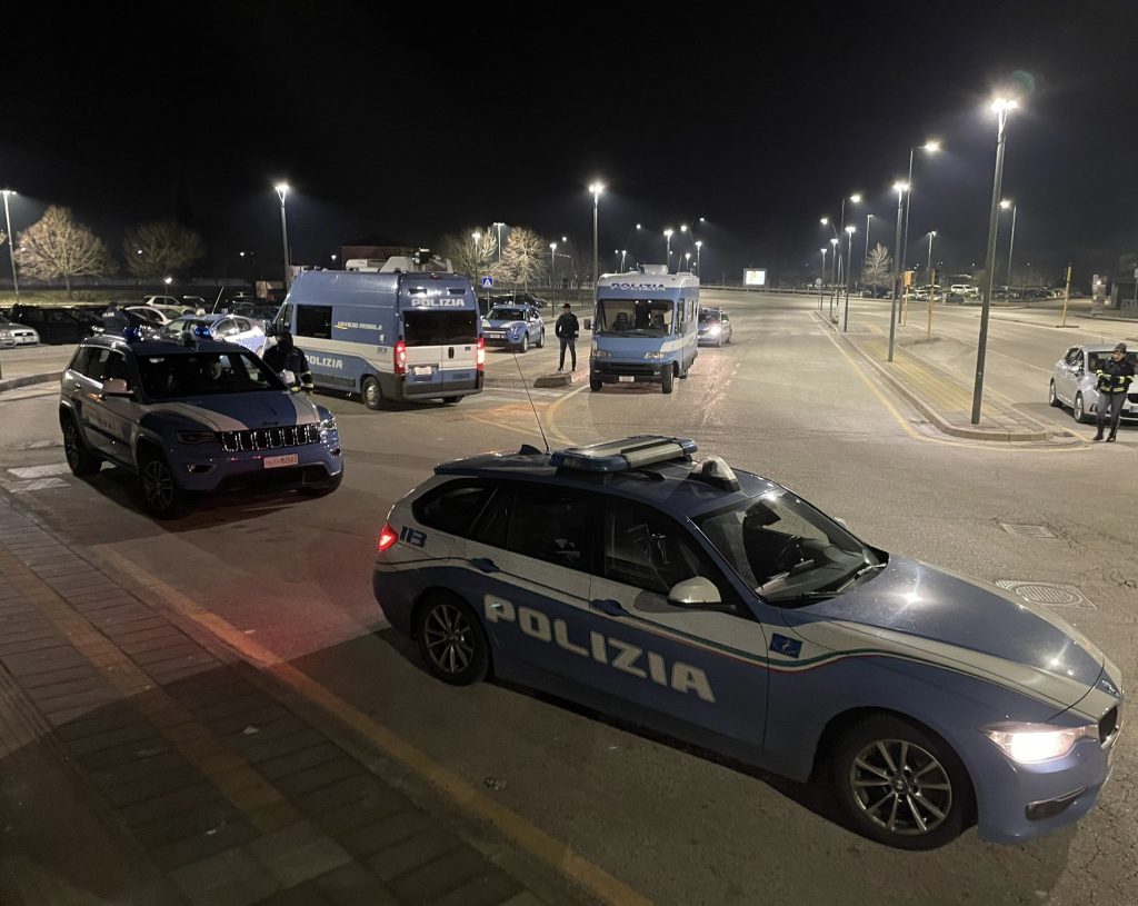 Stragi Del Sabato Sera Controlli Di Polizia A Foligno Ritirate Due