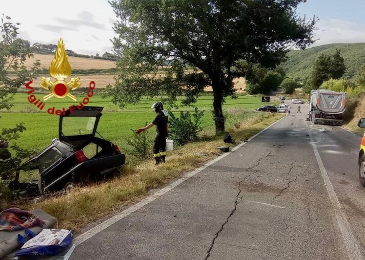 Perugia Scontro Auto Camion Un Ferito Grave Radio Galileo