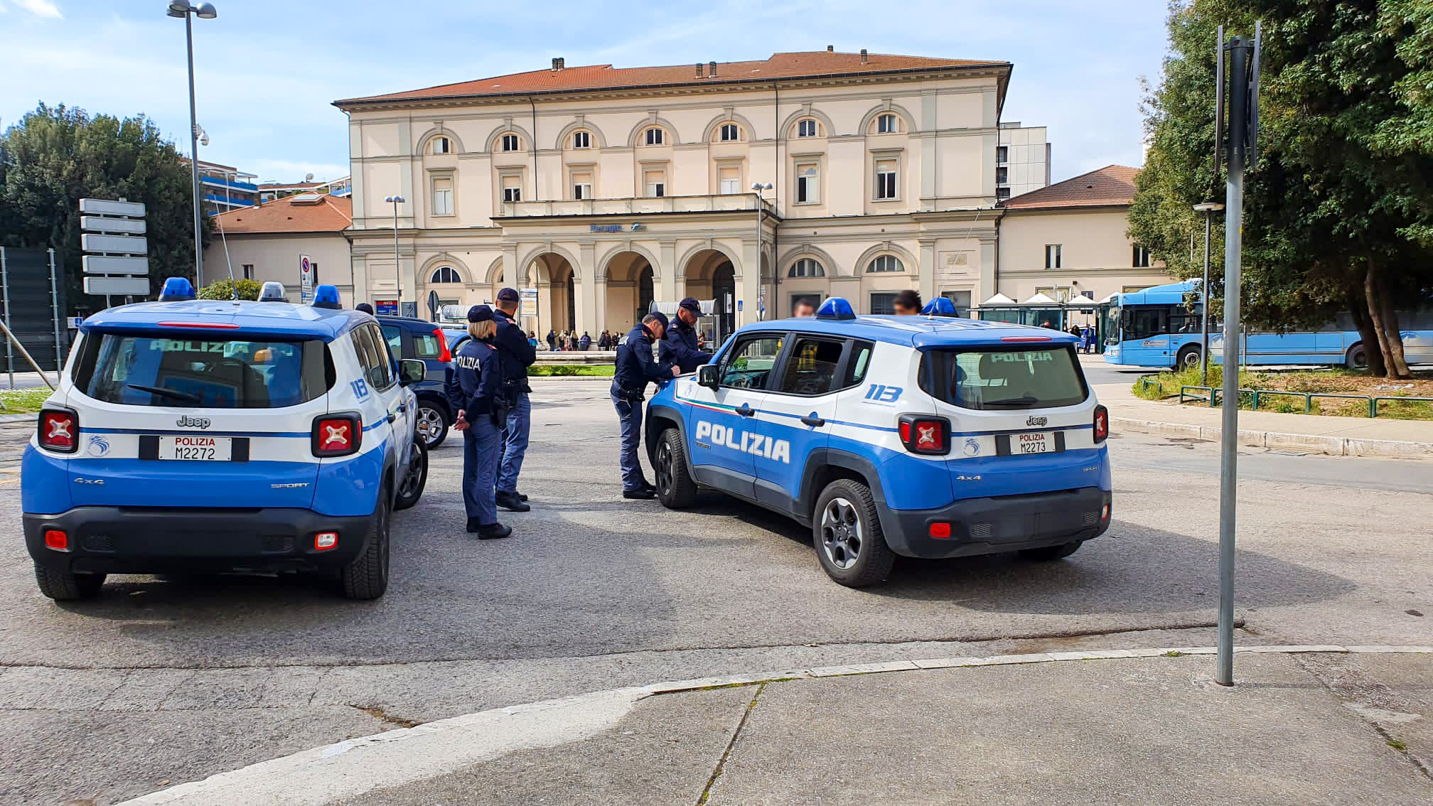 PERUGIA, DUE GIOVANI ARRESTATI PER DETENZIONE AI FINI DI SPACCIO DI ...